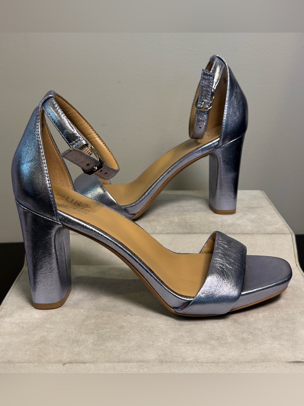 Naturalizer Metallic lilac Women's Block Heel Sandals with Ankle Strap, size 9